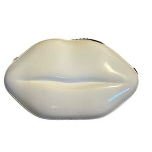 Chic White Lip-Shaped Mini Bag